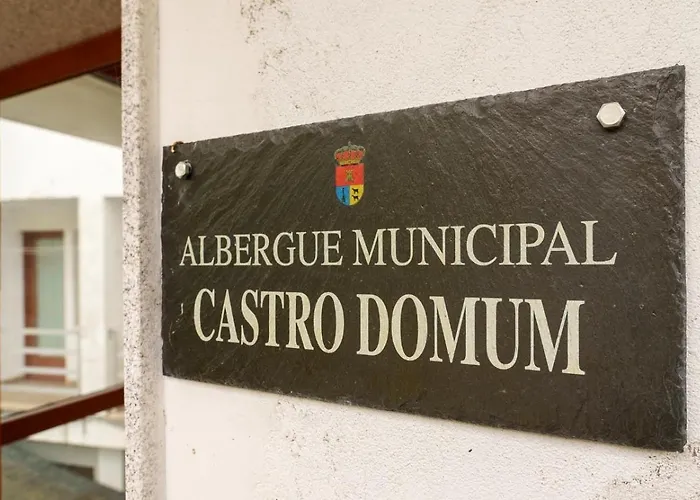 Castro Domum Hostel *